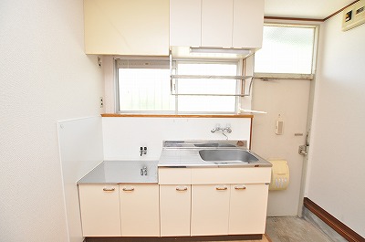 Kitchen. Gas stove can be installed.