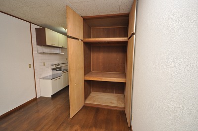 Receipt. Storage until the upper closet