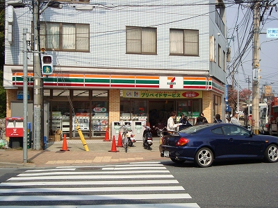 Convenience store. 474m to Seven-Eleven (convenience store)