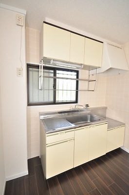 Kitchen. Gas stove can be installed.