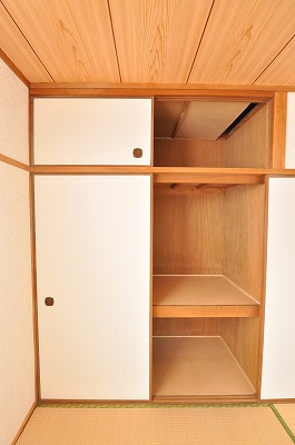 Receipt. Plenty of likely go there until the upper closet