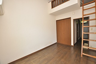 Other. State in which the views of the living room from the balcony side.