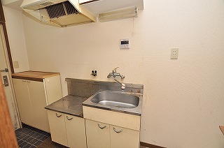 Kitchen. Gas stove can be installed.