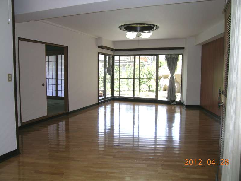 Living and room. LDK24 Pledge