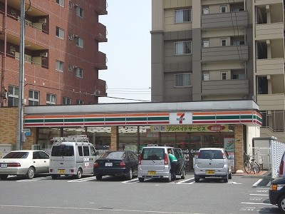 Convenience store. 470m to Seven-Eleven (convenience store)