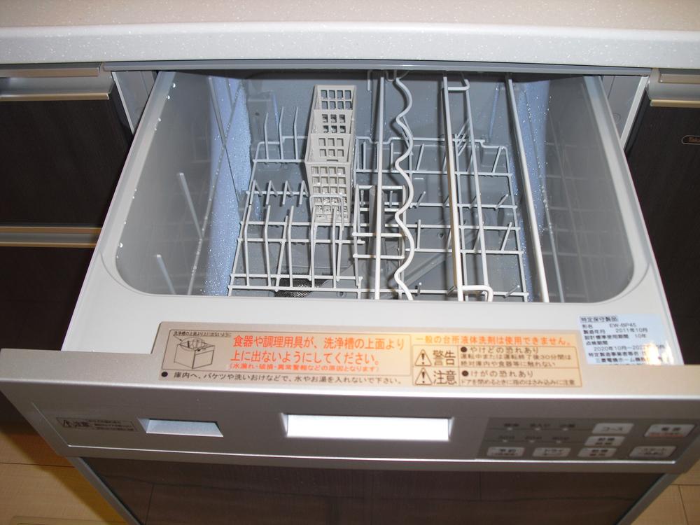 Other Equipment. Since the drawer type, Burden does not take on the body can be done while standing in and out of the tableware.