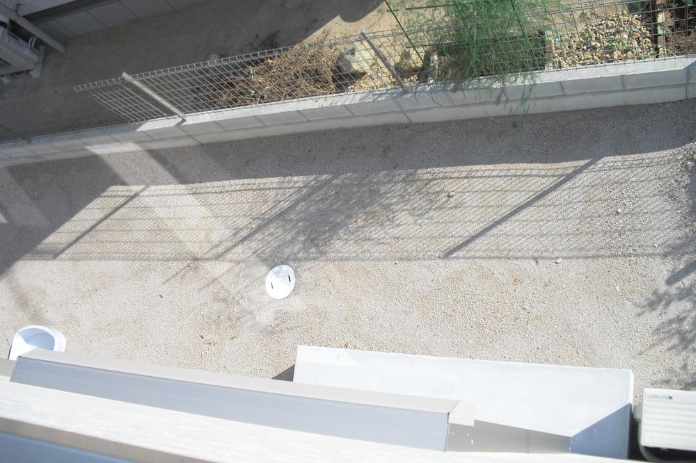 Garden. In the south side of the landscape of your garden, You can enjoy, such as gardening and home garden.