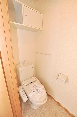 Toilet. Hot water battlefield toilet seat