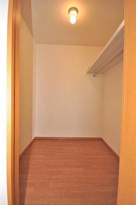 Receipt. Walk-in closet