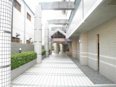 Building appearance. Entrance