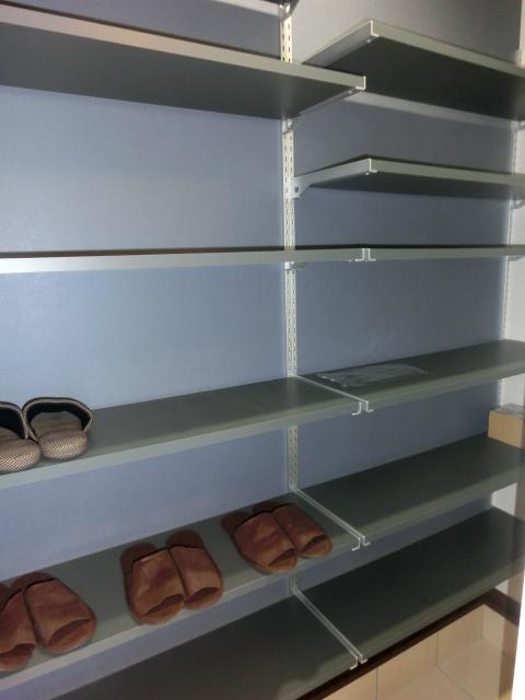 Receipt. There are shoes closet