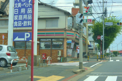 Convenience store. Seven-Eleven industry Idaimae store up (convenience store) 369m