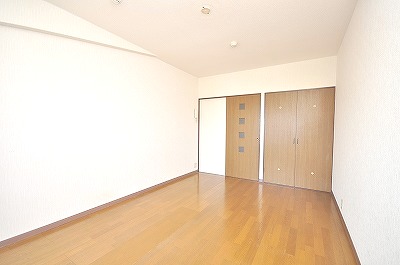 Other room space. State in which the views of the Western-style from the balcony side.