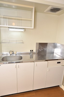 Kitchen. Gas stove can be installed.