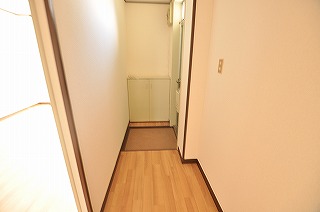 Entrance. State in which the views of the entrance from within.