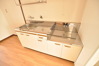 Kitchen. 2-neck is a gas stove can be installed.