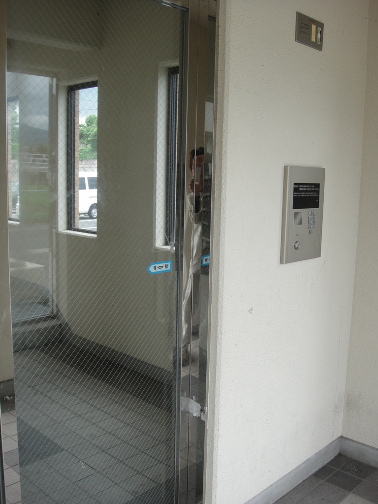 Entrance. Crime prevention surface in with auto lock is safe. 