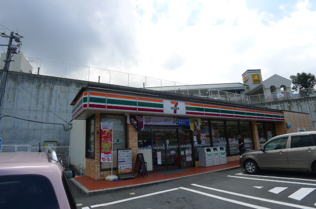 Convenience store. Seven-Eleven Yahata Asakawa 1-chome to (convenience store) 387m