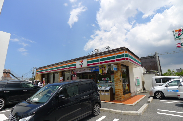 Convenience store. Seven-Eleven Yahata sound store up (convenience store) 214m
