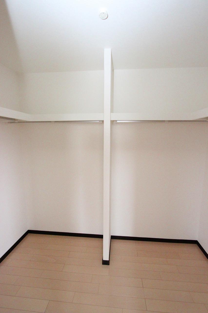 Receipt. Large walk-in closet