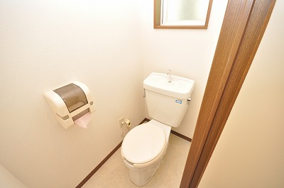 Toilet. There is a window ☆