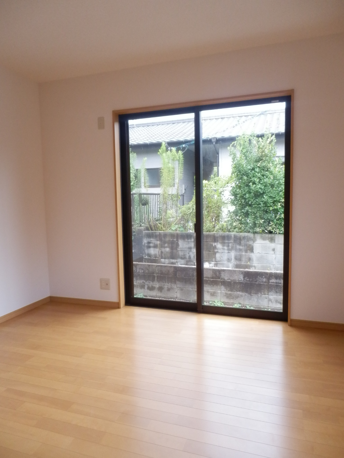 Other room space. West 6 Pledge Western-style