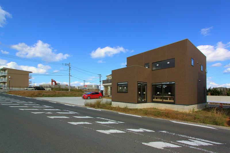 Local photos, including front road. 2013 November 26, shooting No. 1 destination