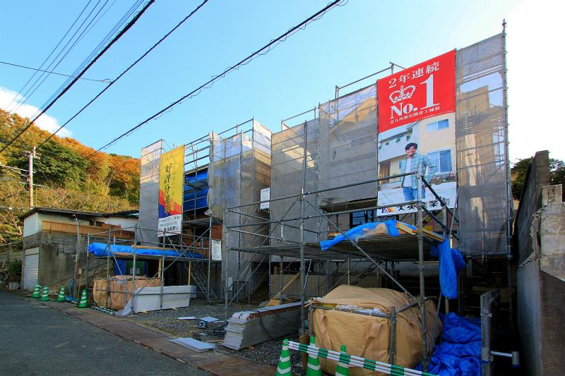 Local photos, including front road. 2013 December 5 shooting