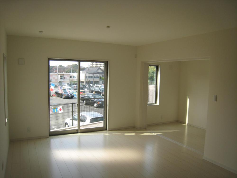 Other introspection. ■ Bright living room plugging of sunshine will gather natural family.