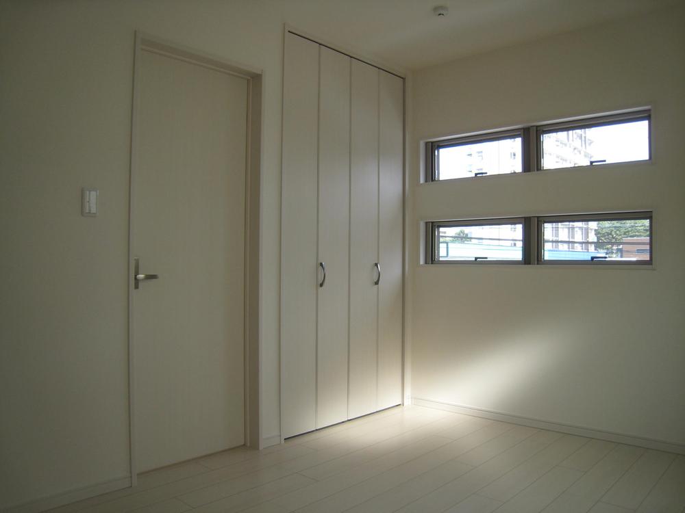 Non-living room. ■ It comes with all rooms closet.