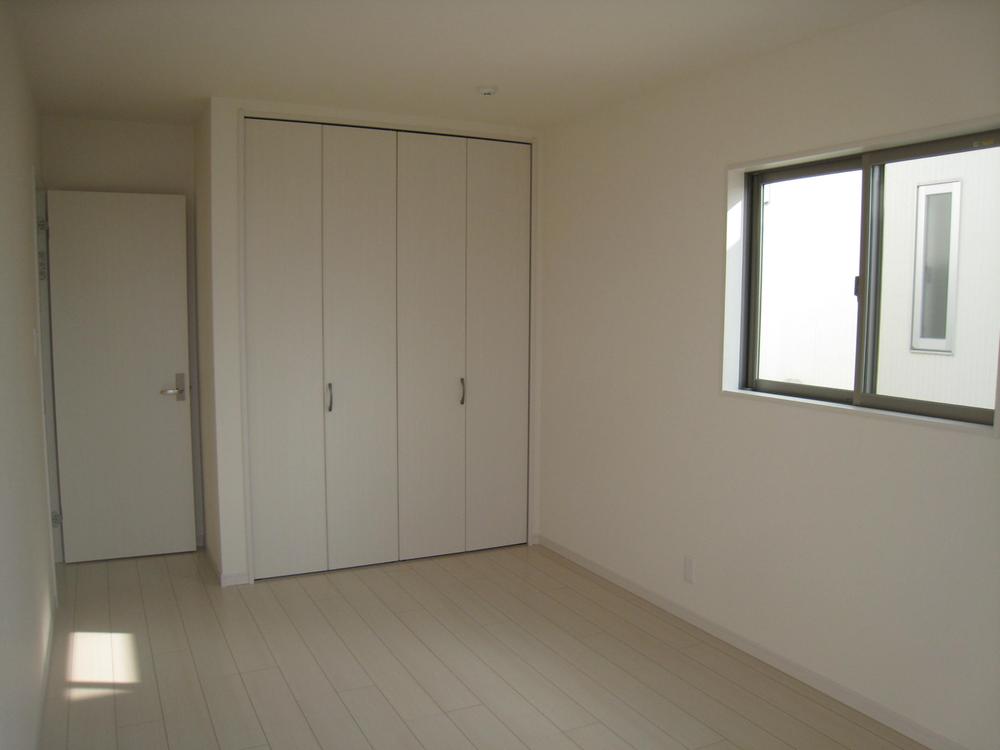 Other introspection. ■ On the second floor Western-style wall uses the humidity (Moisture) Cross.