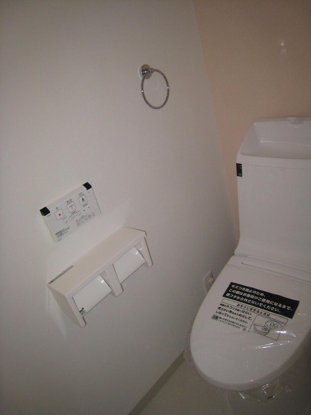 Toilet. ■ The toilet has put a cross with a deodorant effect