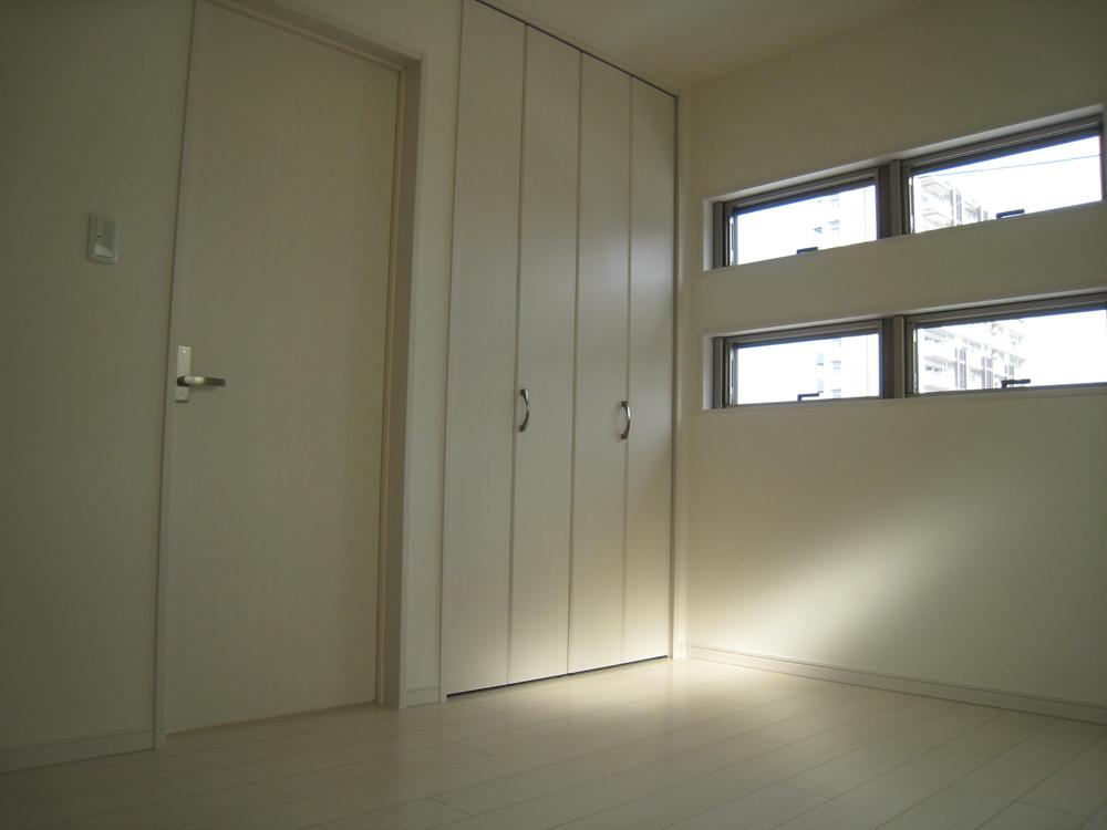 Non-living room. ■ Pleasant this sunshine!