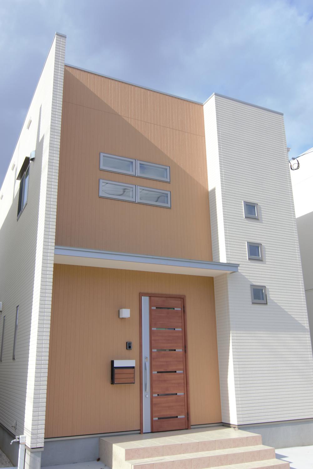 Local appearance photo. ■ Bright, stylish design!