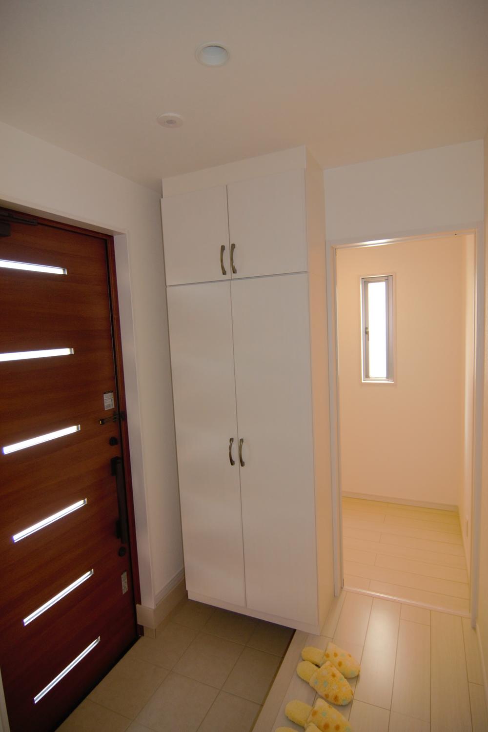 Entrance. ■ We made a storeroom immediately entered the front door, Those that do not need to carry to your room (Golf Club ・ Snowboard etc, etc.) Let's will be housed here!