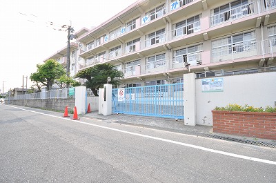 Primary school. Honjo 180m up to elementary school (elementary school)