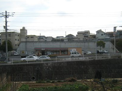 Convenience store. Seven-Eleven Yahata Asakawa 1-chome to (convenience store) 251m