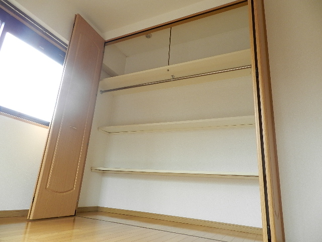 Receipt. Wide storage!