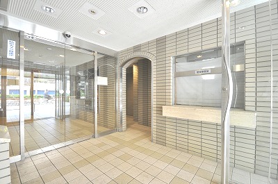 Entrance. Auto with a lock of peace of mind to the entrance ☆