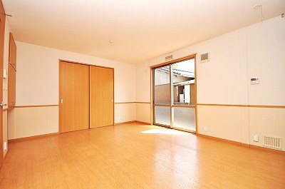 Living and room. Spacious living room