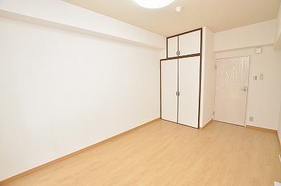 Other room space. State in which the views of the Western-style from the balcony side.