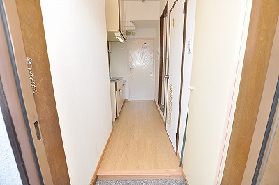 Entrance. State that from the outside looked at the front door. (Shoes Box Yes)