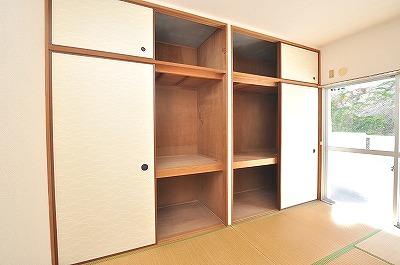 Receipt. Closet plenty of storage