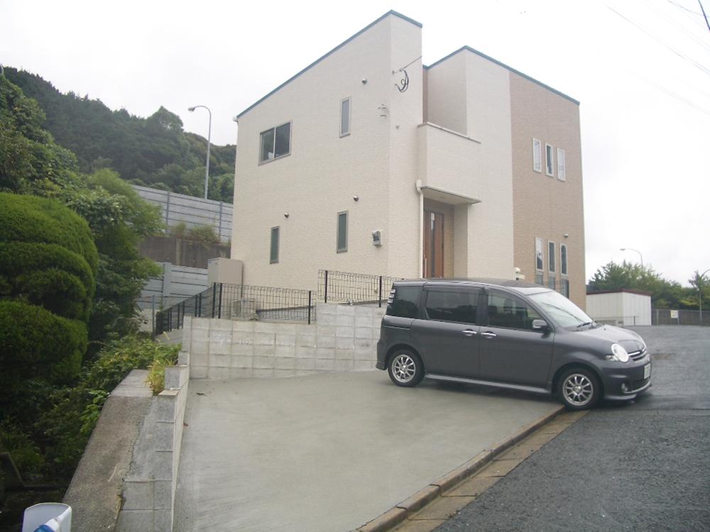 Local photos, including front road. Local (10 May 2013) Shooting