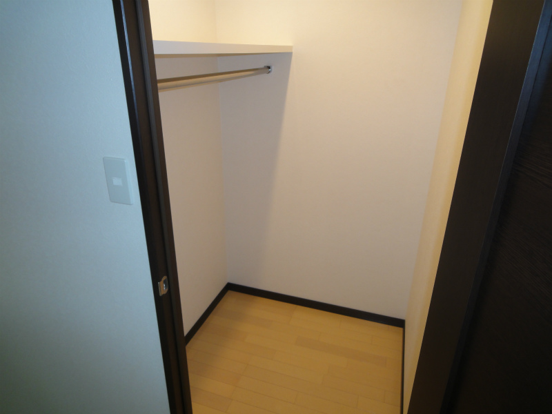 Receipt. Walk-in closet