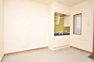 Living and room. Kitchen space is wide ☆