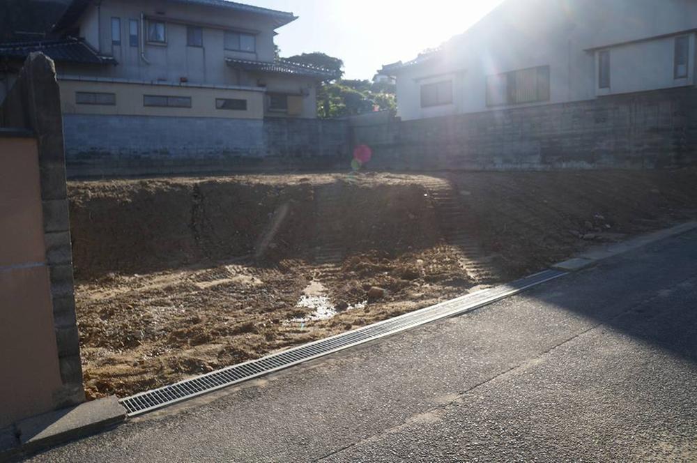 Local photos, including front road. Local (11 May 2013) Shooting