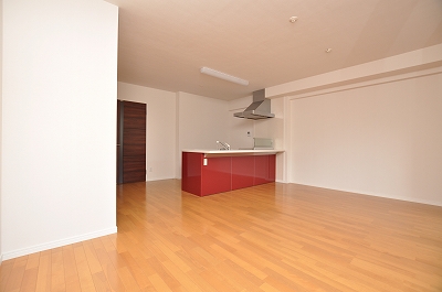 Living and room. Living is spacious 15 Pledge!