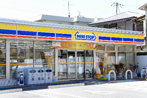 Convenience store. MINISTOP Yahata Anasei store up (convenience store) 438m