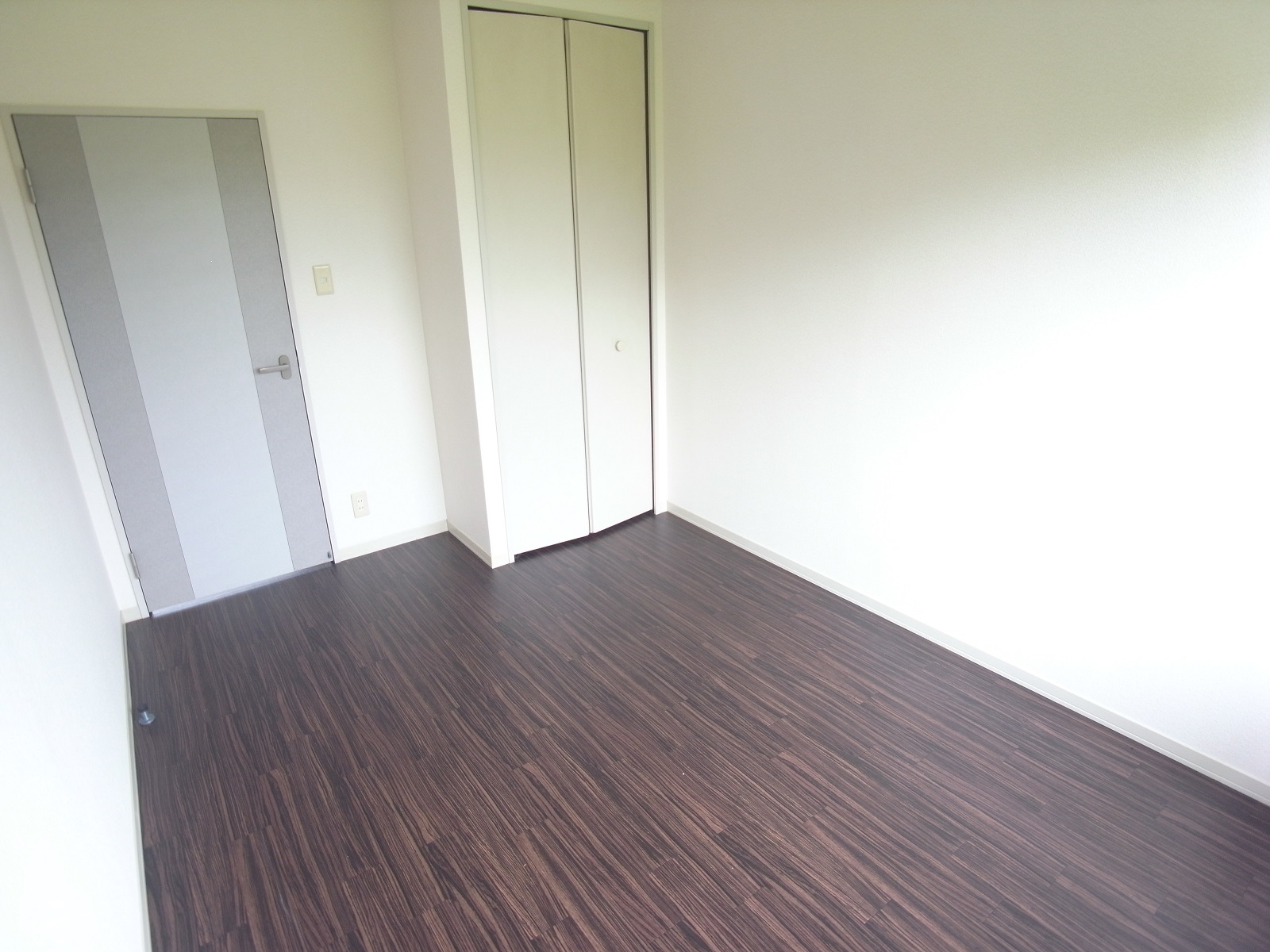 Living and room. Western style room ・ Dark color of the floor is fashionable ☆